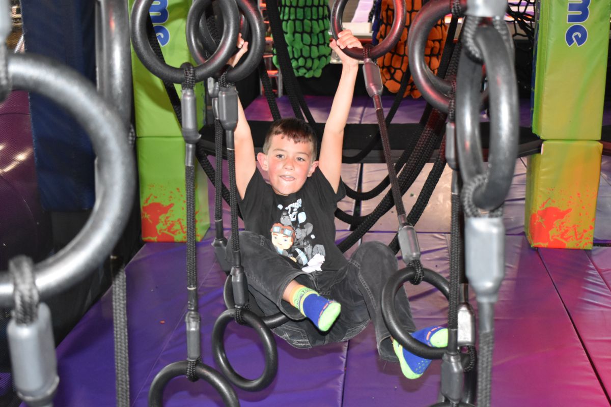 kids having fun at trampoline park