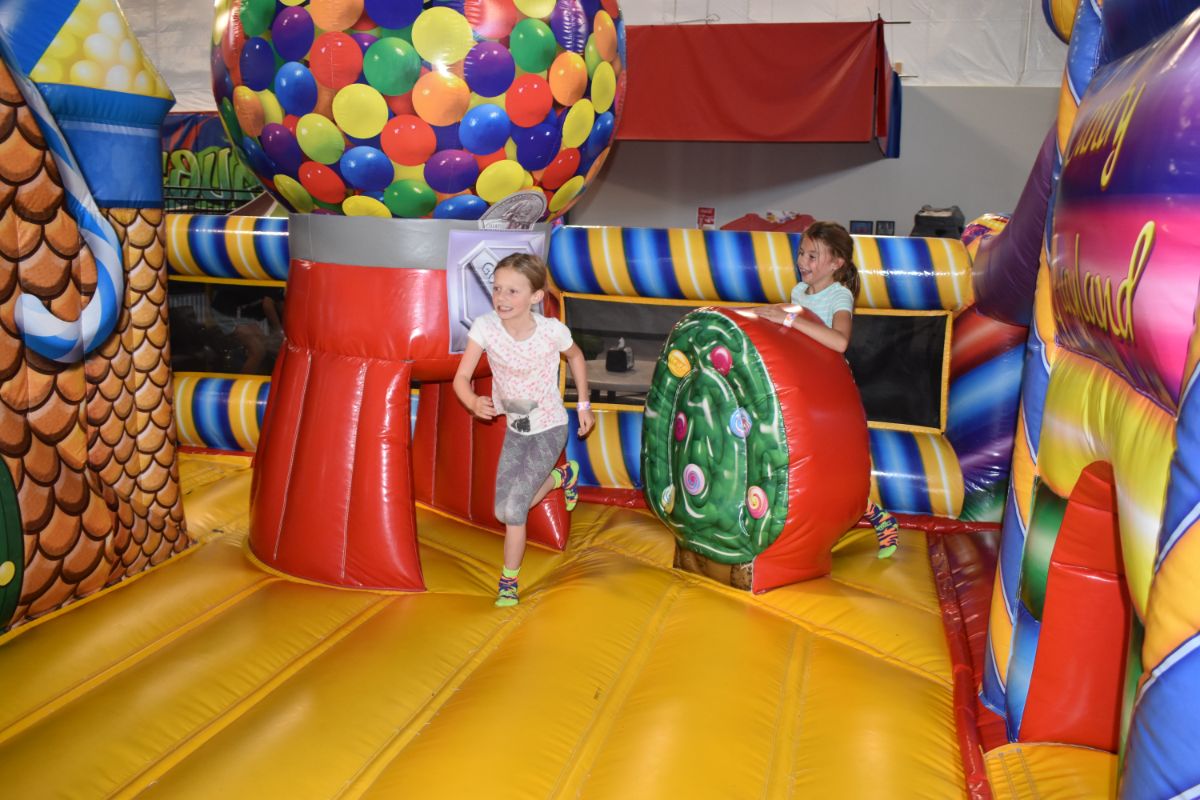 kids having fun at trampoline park