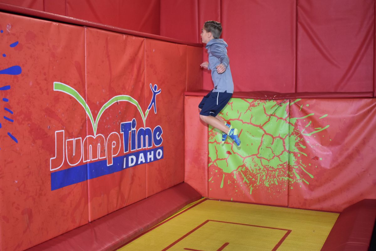 kids having fun at trampoline park