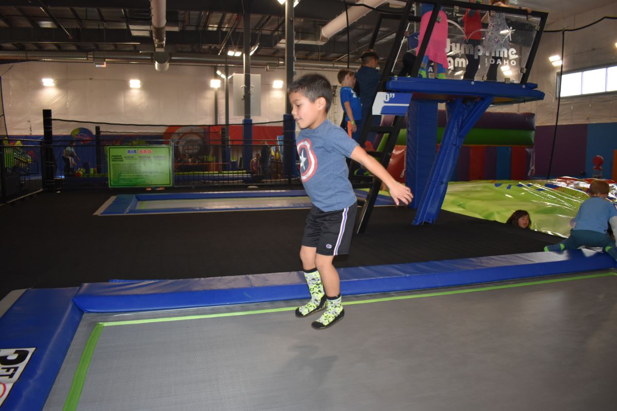 kids having fun at trampoline park